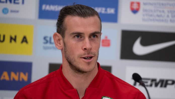 Pri meste Akcakale stúpa dym po výbuchoch na sýrskom území. 