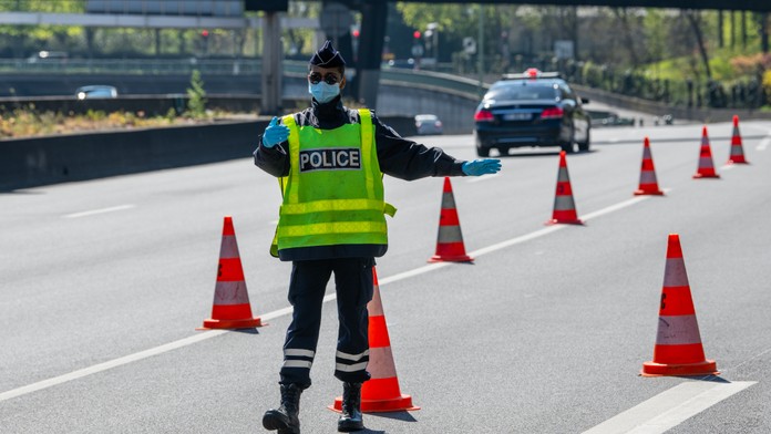 Francúz zostal zaskočený, keď mu prišlo 15 dopravných pokút. Roky je pritom pripútaný k lôžku