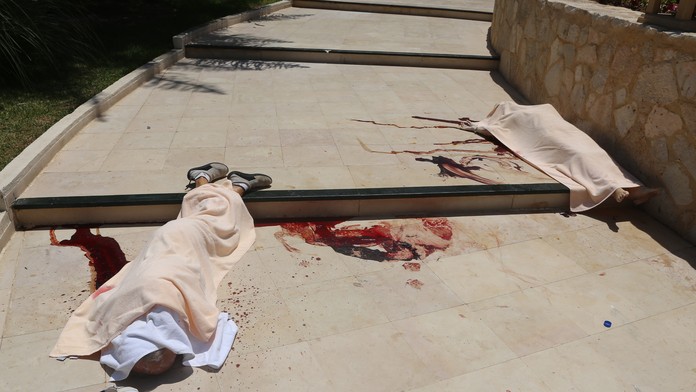 Telo útočníka v tuniskom rezorte Seifeddine Rezguiho.