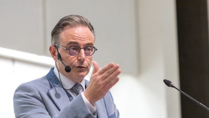 V Belgicku zmarili atentát na premiéra De Wevera a ďalších politikov. Džihádisti chceli použiť drony s výbušninami