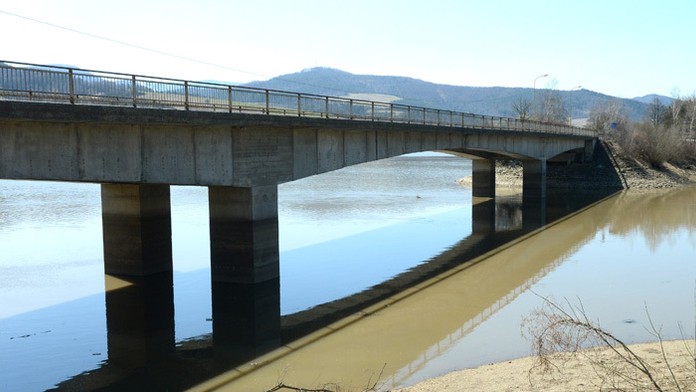 Archívna snímka most cez Ružín.