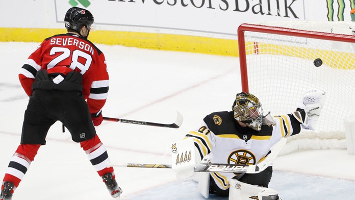 Ohňostroj nad Londýnskym okom  počas novoročných osláv v Londýne.