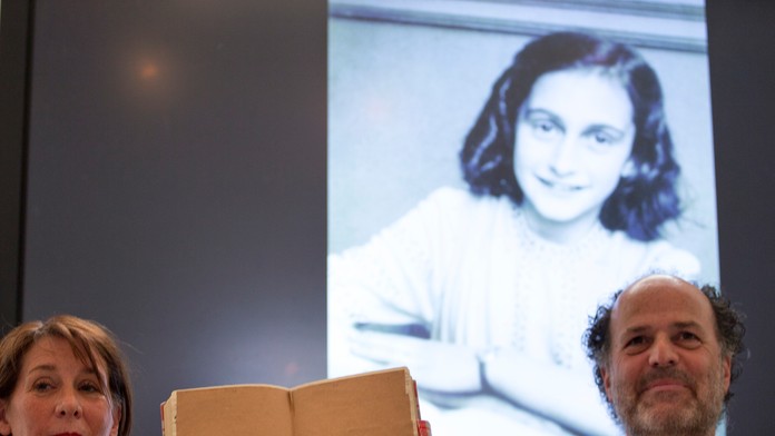 Stránky odhalili experti z amstredamského múzea. 