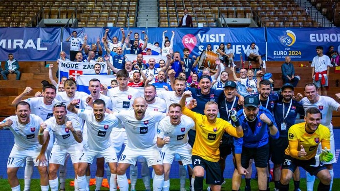 Slovensko zvládlo na výbornú aj federálne derby. Do osemfinále ME v malom futbale mieri z prvého miesta