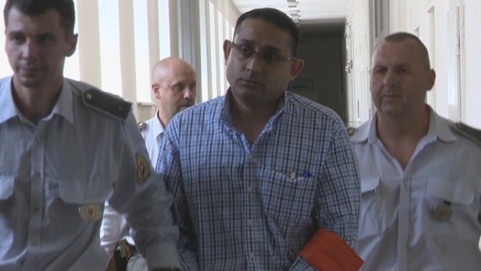 Obvinený Ind Nishit Timothy.