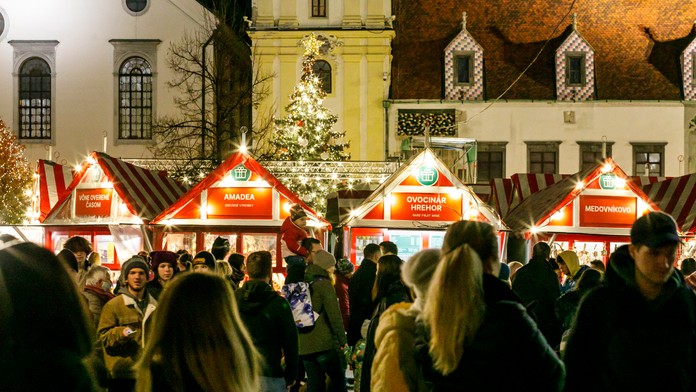 Hygienici upozorňujú, na čo si v stánkoch na vianočných trhoch treba dávať pozor