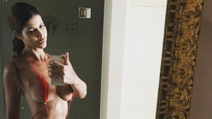 Nemecká modelka ukázala vypracované telo. V ultramini plavkách