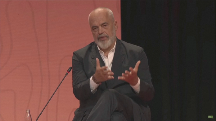 Albánsky premiér na konferencii rozosmial publikum drsným vtipom o Putinovi a Prigožinovi