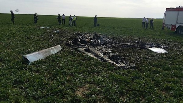 Pri nehode malého lietadla v Česku zahynuli dvaja ľudia