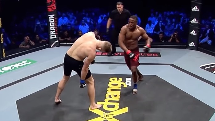 Mzwandile Hlongwa knokautoval Torbjorna Madsena.