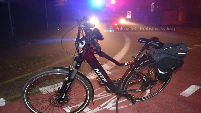 Na elektrobicykli s jedným promile: Opitý senior v Bratislave zrazil chodkyňu