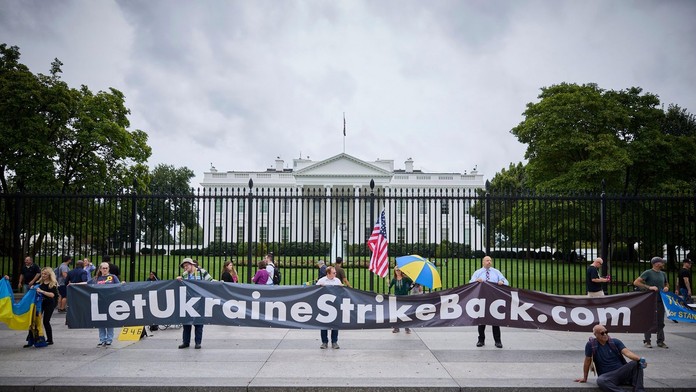 Americké rakety nemusia stačiť. Ak má mať Bidenov ťah pre Kyjev väčší význam, musí sa pridať aj Európa