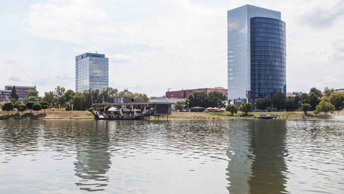 Prírodné kúpalisko Kuchajda v bratislavskej mestskej časti Nové Mesto.