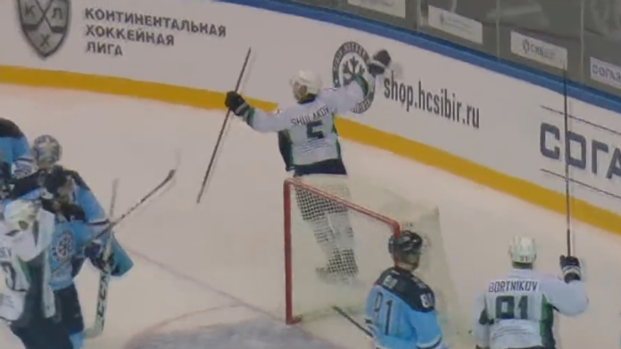 Vitalij Šulakov oslavuje svoj gól.