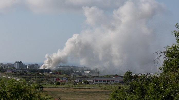 Desaťtisíce ľudí neďaleko Barcelony uväznil v bytoch toxický oblak chlóru