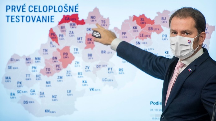 Premiér Igor Matovič v štúdiu Televíznych novín.