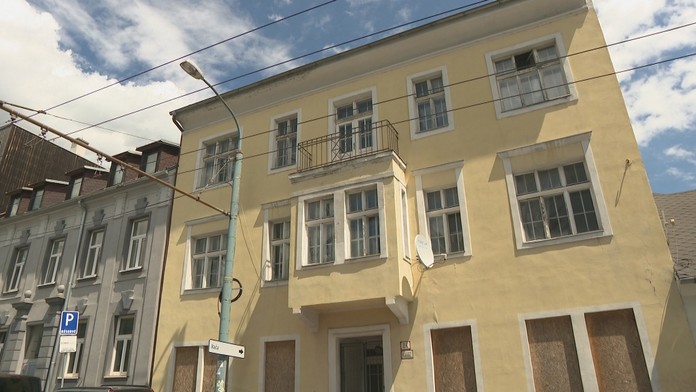 Budova má obrovský potenciál, je priestranná a radnica teraz rieši komu by najviac pomohla.