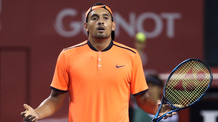 Nick Kyrgios počas zápasu proti Gaelovi Monfilsovi na turnaji v Šanghaji.