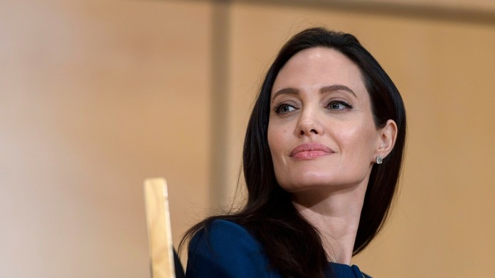 Z chodiacej mŕtvoly opäť krásna žena. Angeline pomohla záhadná procedúra