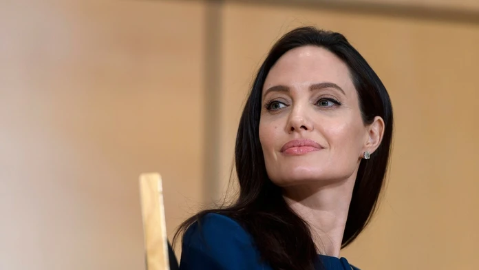 Z chodiacej mŕtvoly opäť krásna žena. Angeline pomohla záhadná procedúra