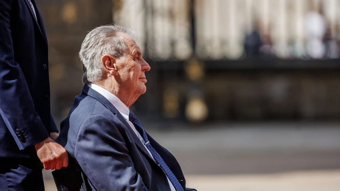 Miloš Zeman na vozíku