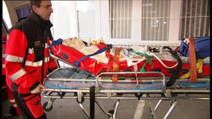 Ťažko poranenú ju previezli do nemecnice.