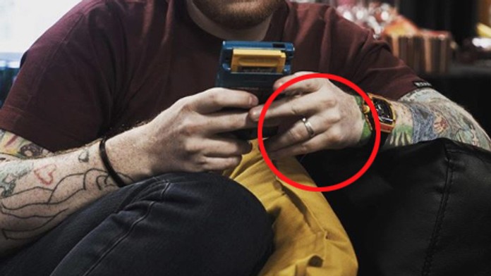 Slávny spevák sa prekecol. Na ruke už nosí obrúčku