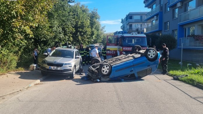Nehoda v Novom Meste nad Váhom. Cesta bola neprejazdná a obchádzka nemožná