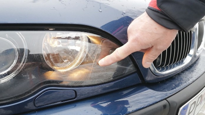 Popradčan nám ukázal škody na aute. 