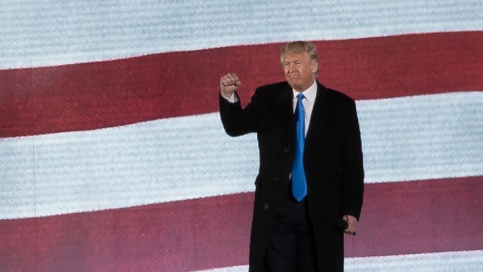 Donald Trump sa dnes oficiálne ujme úradu.