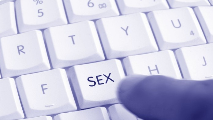 Klávesnica počítača, na ktorej je znázornené slovo sex.