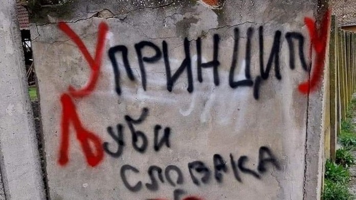 V srbskej obci, kde žije slovenská menšina, sa objavili nápisy vyzývajúce na zabíjanie Slovákov