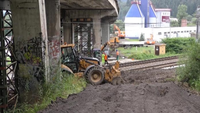 Zbúrajú most Horelica.