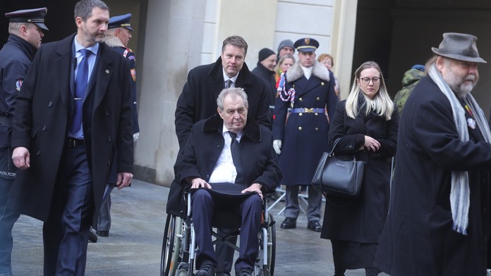 Zemana v nemocnici prevezú na štandardnú izbu. Hrozí opakovanie trombózy, varujú lekári