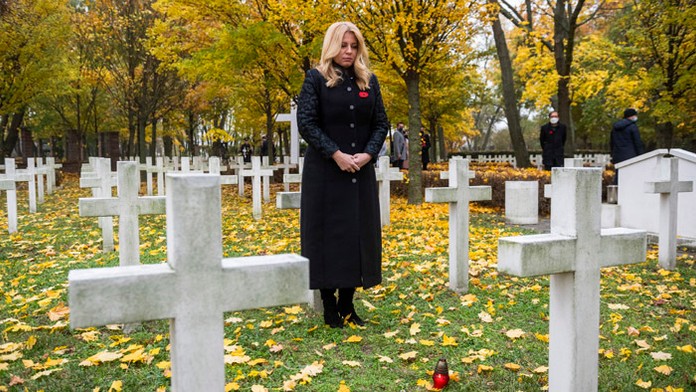 Prezidentka Zuzana Čaputová počas pietneho aktu pri príležitosti Dňa vojnových veteránov.