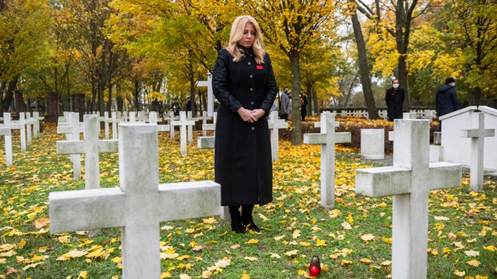 Prezidentka Zuzana Čaputová počas pietneho aktu pri príležitosti Dňa vojnových veteránov.