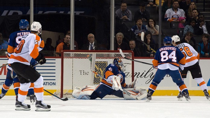 Michail Grabovski (84), Taylor Leirer skóruje do bránky Jaroslava Haláka. 