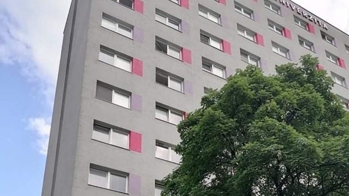 Po páde z budovy na Bernolákovej ulici v Bratislave zomrel 20-ročný muž