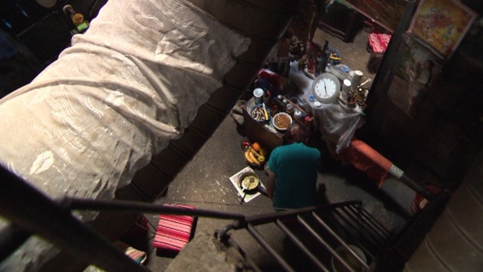 Podzemné bývanie bezdomovcov.