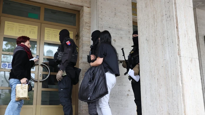 Žena, u ktorej našli novorodenca v práčke, ostáva na slobode. Na súde tvrdila, že nevedela o svojom tehotenstve