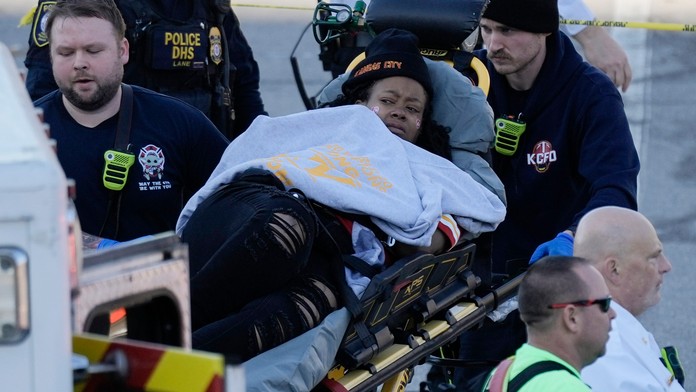VIDEO: Zranené deti, streľba do ľudí pred 800 policajtmi. Z osláv po Super Bowle sa stal horor
