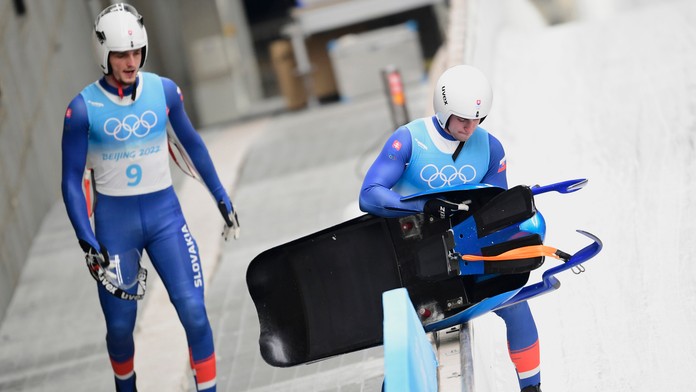 Slovenskí sánkari Matej Zmij a Tomáš Vaverčák.