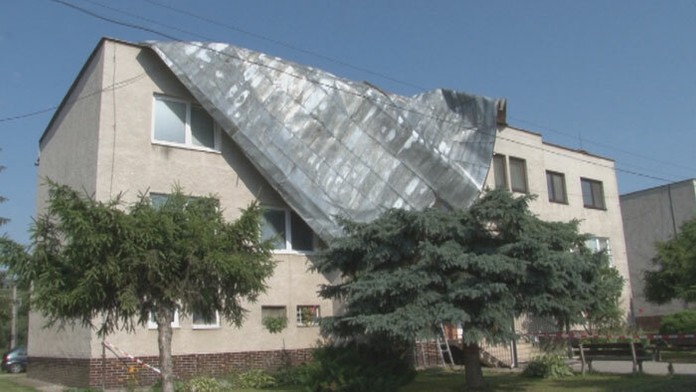 Stropkovčania z tejto bytovky ostali bez strechy nad hlavou