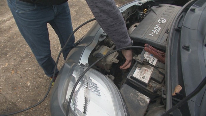 Lyžiar narazil  do  drevených  snehových  zábran.