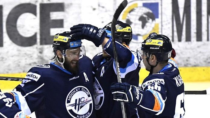 Tri sestry - Angelique Boyer