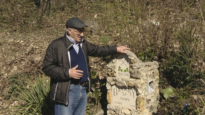 Vodič žeriavu zachraňoval ľudí z horiacej bytovky