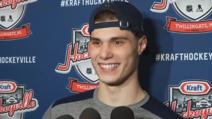 VIDEO: Po najlepšom zápase prišla ďalšia hláška. Slafkovský vtipnou odpoveďou rozosmial novinárov