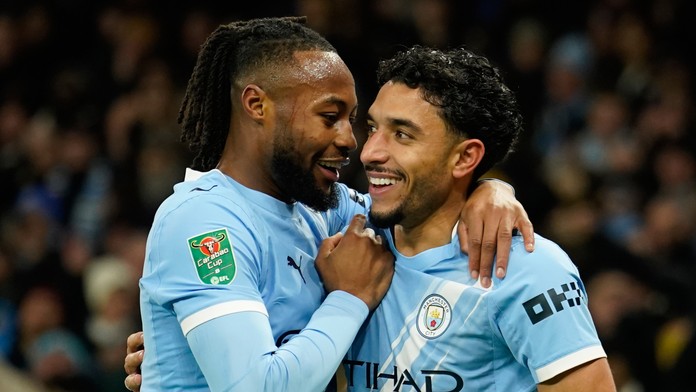 Manchester City vyradil obhajcu trofeje a zahrá si vo finále. „Citizens“ zvládli oba duely