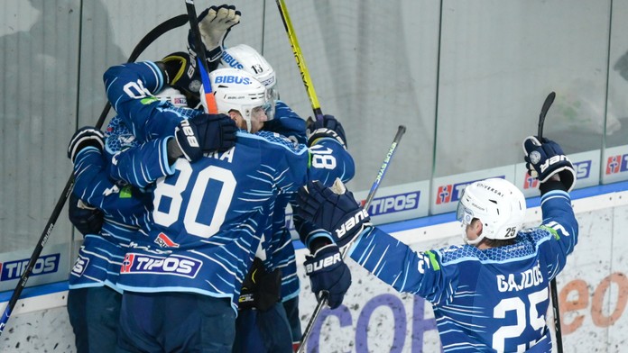 Nitra hladko vyradila Poprad a po turbulentnej sezóne si zahrá play off. Víťazný aj Trenčín