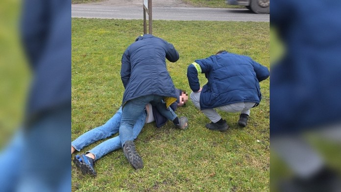 Chytili podvodníka, ktorý chcel okradnúť seniorku. 